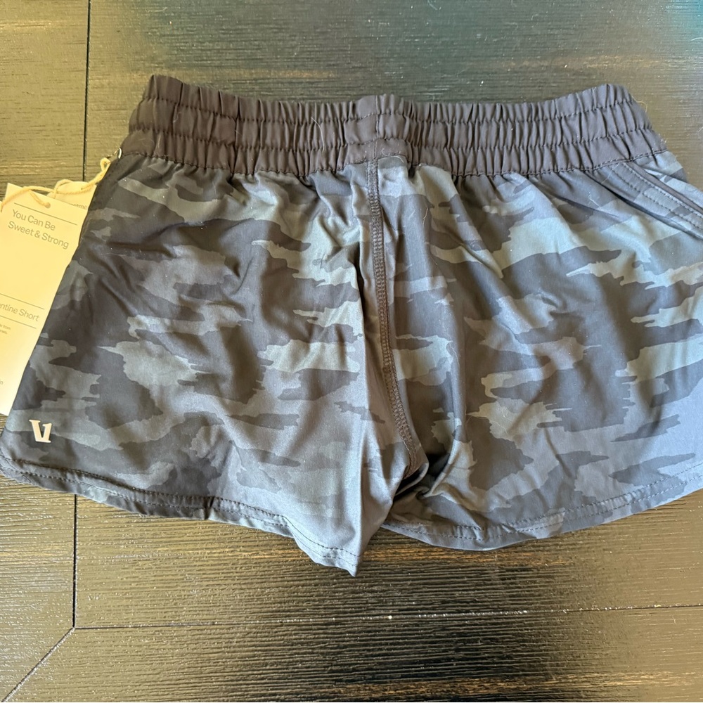 Women's Black Camo Shorts Vuori - Picture 5 of 5